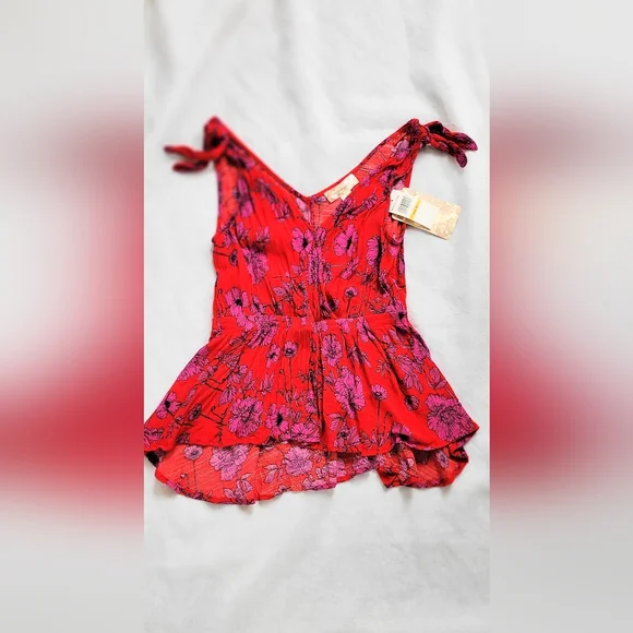 NWT! 100% Viscose Red Floral Bondi Beach Women's Band Of Gypsies Top Size Small - Picture 3 of 9